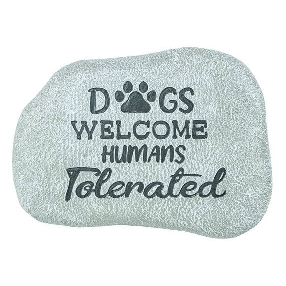 Hanna's Handiworks Dogs Welcome Faux Garden Stone