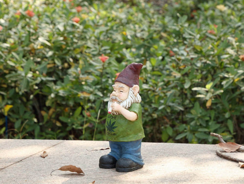 Hi-Line Gift Exclusive Gnome Smoking